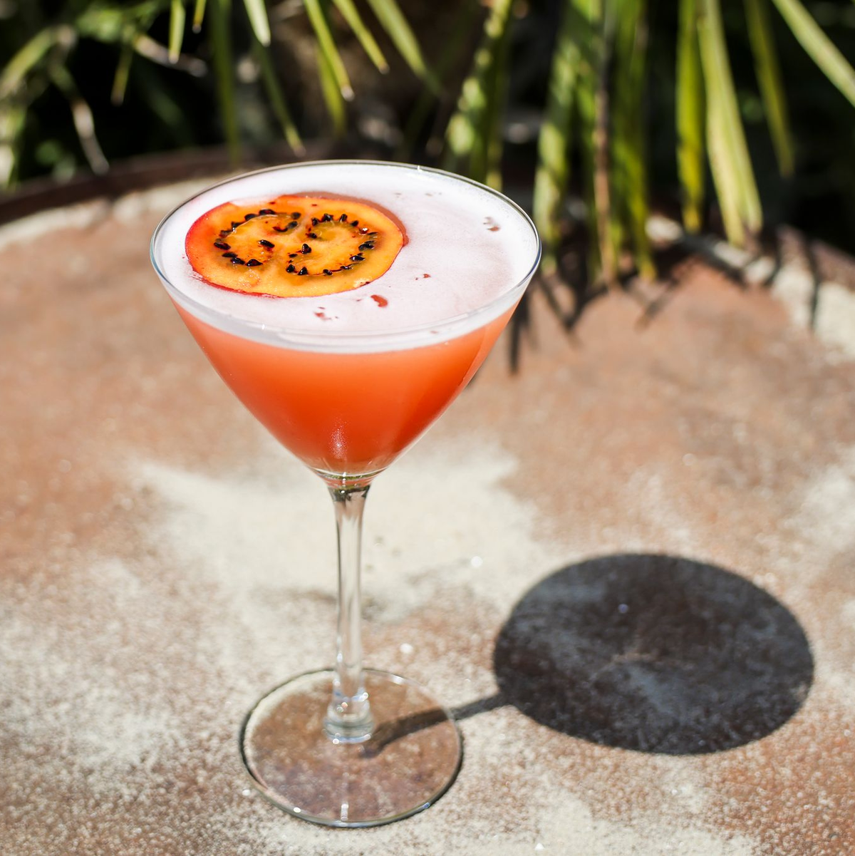 Provokanter Namen, schickes Aussehen: Trend-Drink Pornstar Martini. - Foto: Christian Charisius/dpa