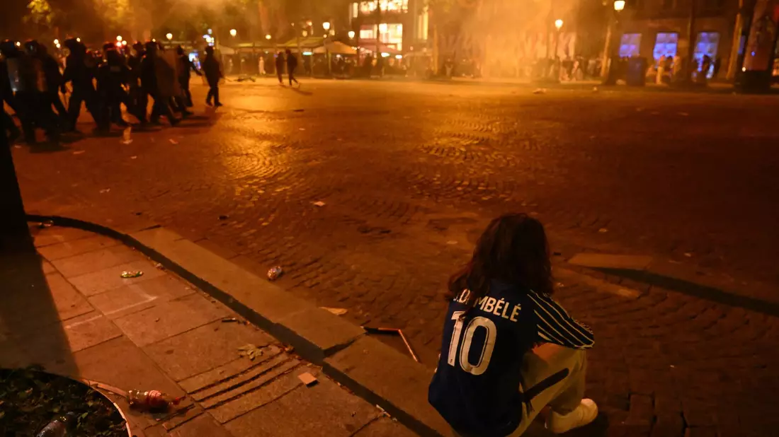 Laut Innenministerium starben zwei Menschen in Frankreich am Rande von Feiern. - Bild: Julien Mattia/Le Pictorium via ZUMA Press/dpa