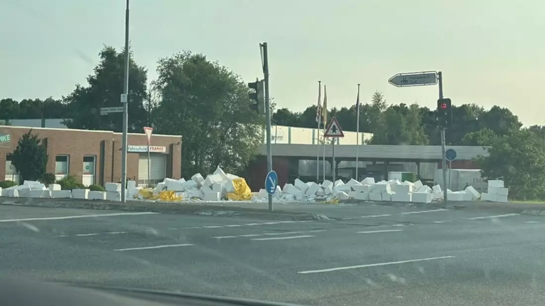 POL-ROW: ++Körperverletzung mit anschließendem Widerstand++größere Auseinandersetzung im Schnellrestaurant++Verkehrsunfall Hohenesch++Unfall auf der A 1++ - Bild: presseportal.de