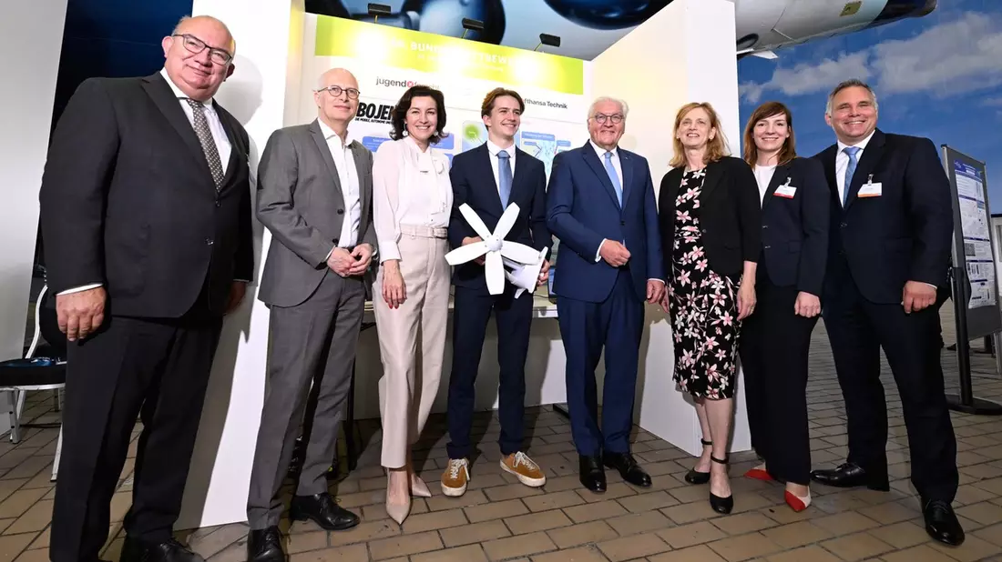 Bundespräsident Steinmeier ehrt die Jugend forscht Bundessiegerinnen und Bundessieger 2025 - Bild: presseportal.de