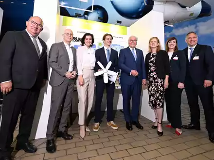 Bundespräsident Steinmeier ehrt die Jugend forscht Bundessiegerinnen und Bundessieger 2025 - Foto: presseportal.de