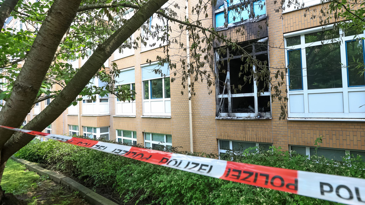 Der 72-Jährige, der den Brand in der Klinik gelegt haben soll, kommt vorübergehen in eine psychiatrische Klinik. - Foto: Bodo Marks/dpa