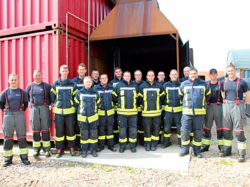 FW-OLL: Eine heiße Sache - Realbrandausbildung der Gemeindefeuerwehr Großenkneten - Foto: presseportal.de