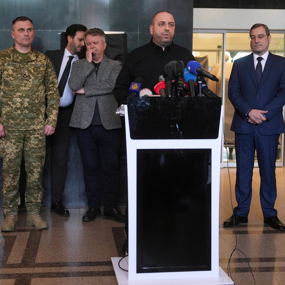 Dem ukrainischen Verhandlungsführer Rustem Umjerow zufolge haben sich die Ukraine und Russland bei Gesprächen in Istanbul auf einen weiteren Gefangenenaustausch geeinigt. - Foto: Evgeniy Maloletka/AP/dpa