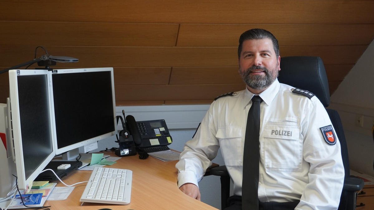 POL-GÖ: (176/2025) Polizeistation Friedland hat neuen Leiter - Inspektionsleiter Marco Hansmann begrüßt Ullrich Björn Ritzau als Nachfolger von Jörk Grote in Groß Schneen - Foto: presseportal.de