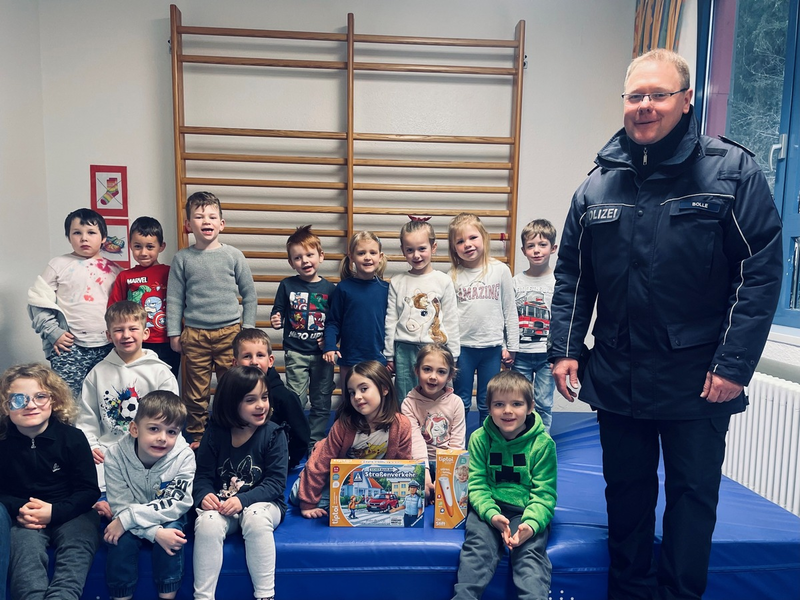 POL-PDTR: Kreisverkehrswacht und Polizei leisten Beitrag bei der Verkehrserziehung in Kindergärten im Kreis Birkenfeld - Foto: presseportal.de