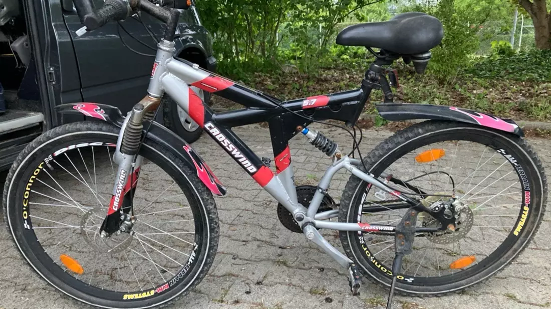POL-DA: Griesheim: Duo festgenommen und entwendetes Rad entdeckt / Wer erkennt sichergestellte Fahrräder - Bild: presseportal.de