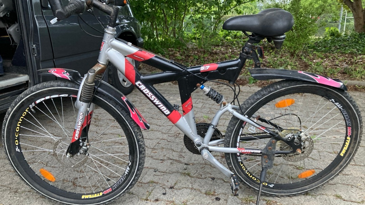 POL-DA: Griesheim: Duo festgenommen und entwendetes Rad entdeckt / Wer erkennt sichergestellte Fahrräder - Foto: presseportal.de