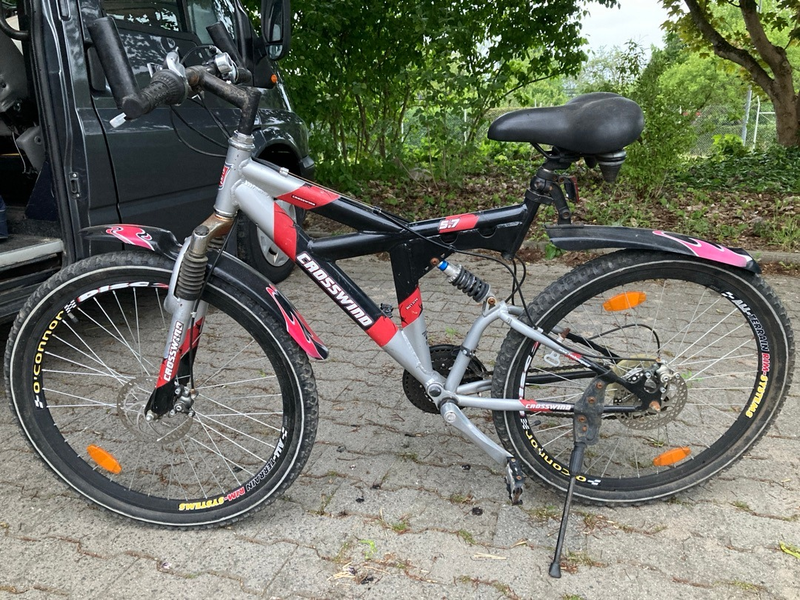 POL-DA: Griesheim: Duo festgenommen und entwendetes Rad entdeckt / Wer erkennt sichergestellte Fahrräder - Foto: presseportal.de