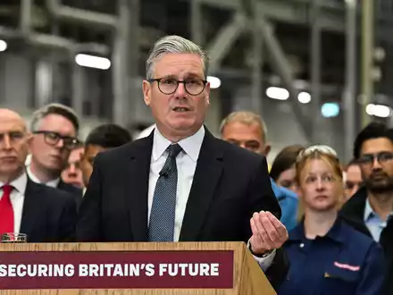 Der britische Premier will sein Land kriegsbereit machen. - Foto: Andy Buchanan/POOL AFP/AP/dpa