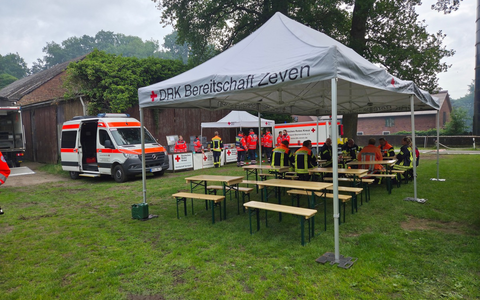 FW-ROW: Feuerwehreinsatz in Ostereistedt: Lagerhalle in Vollbrand - Foto: presseportal.de