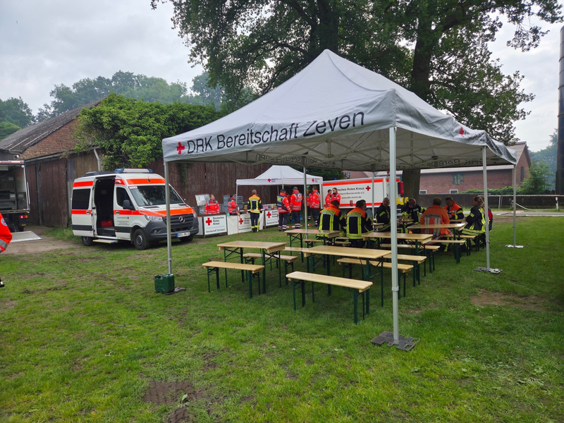 FW-ROW: Feuerwehreinsatz in Ostereistedt: Lagerhalle in Vollbrand - Foto: presseportal.de