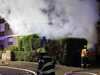 FW Neukirchen-Vluyn: Feuerwehr rückt zu mehreren Bränden aus - Sperrmüll und Carport in Flammen - Foto: presseportal.de