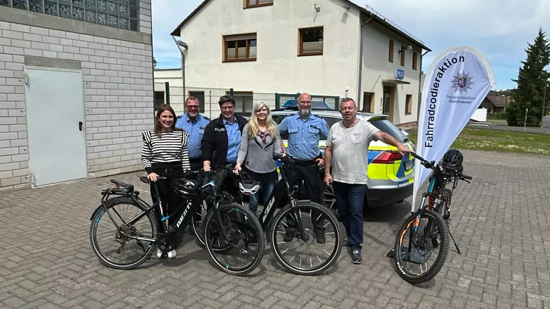 POL-ESW: Fahrradcodierung bei der Polizeistation Hessisch Lichtenau wird gut angenommen; Polizei codiert an 2 Tagen insgesamt 42 Fahrräder - Bild: presseportal.de