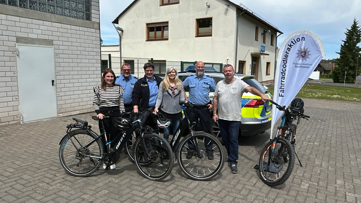 POL-ESW: Fahrradcodierung bei der Polizeistation Hessisch Lichtenau wird gut angenommen; Polizei codiert an 2 Tagen insgesamt 42 Fahrräder - Foto: presseportal.de