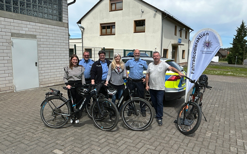 POL-ESW: Fahrradcodierung bei der Polizeistation Hessisch Lichtenau wird gut angenommen; Polizei codiert an 2 Tagen insgesamt 42 Fahrräder - Foto: presseportal.de POL-ESW: Fahrradcodierung bei der Polizeistation Hessisch Lichtenau wird gut angenommen; Polizei codiert an 2 Tagen insgesamt 42 Fahrräder - Foto: presseportal.de