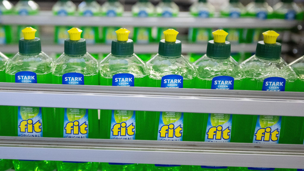 Wolfgang Groß, bisheriger Fit-Geschäftsführer, hat das Unternehmen verkauft: Die BlueSun-Gruppe aus Spanien hat den ostdeutschen Spülmittelhersteller übernommen. (Archivbild) - Foto: Sebastian Kahnert/dpa