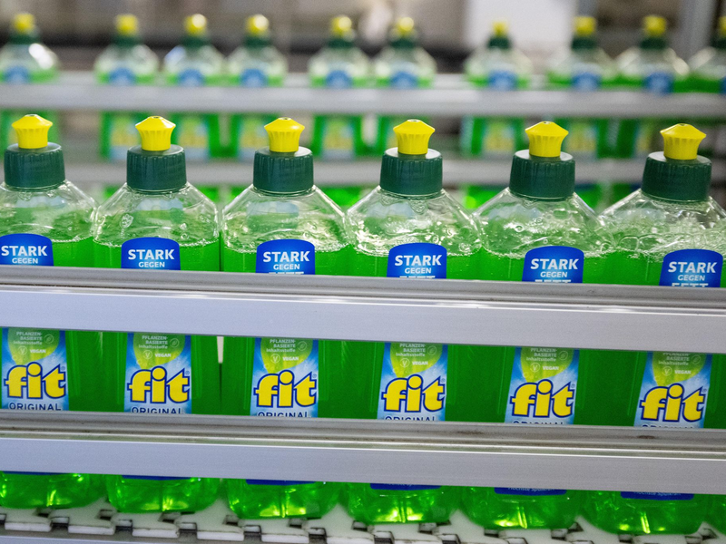 Wolfgang Groß, bisheriger Fit-Geschäftsführer, hat das Unternehmen verkauft: Die BlueSun-Gruppe aus Spanien hat den ostdeutschen Spülmittelhersteller übernommen. (Archivbild) - Foto: Sebastian Kahnert/dpa