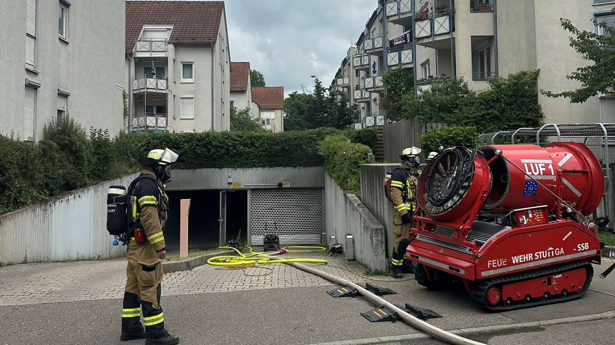 FW Stuttgart: Brennender PKW in Tiefgarage - Foto: presseportal.de