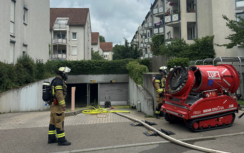 FW Stuttgart: Brennender PKW in Tiefgarage - Foto: presseportal.de