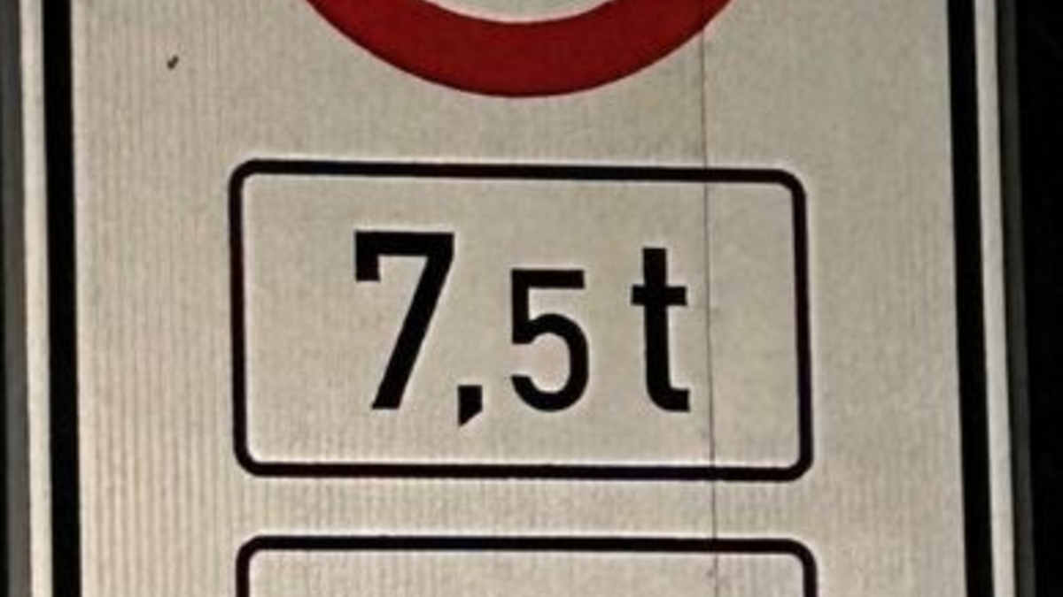 POL-PDLD: Sonderkontrolle Nachtfahrverbot B10 - Foto: presseportal.de