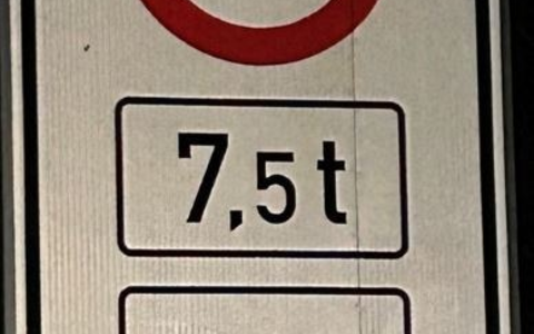 POL-PDLD: Fahrzeugtransporter blockiert Bundesstraße - Foto: presseportal.de