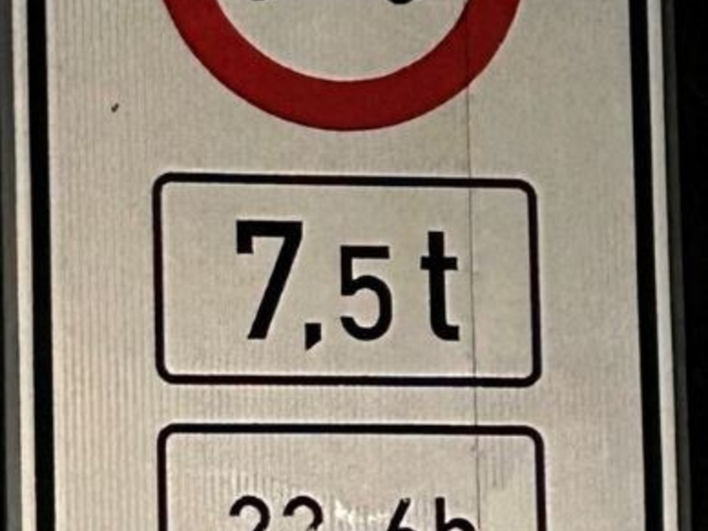 POL-PDLD: Fahrzeugtransporter blockiert Bundesstraße - Foto: presseportal.de