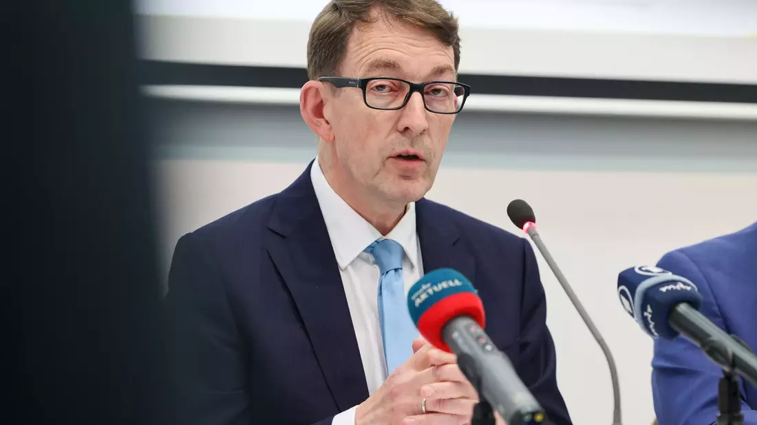 Winfried Kluth ist Professor für Öffentliches Recht an der Martin-Luther-Universität Halle-Wittenberg und derzeit Vorsitzender des Sachverständigenrats für Integration und Migration. (Archivbild) - Bild: Peter Gercke/dpa-Zentralbild/dpa