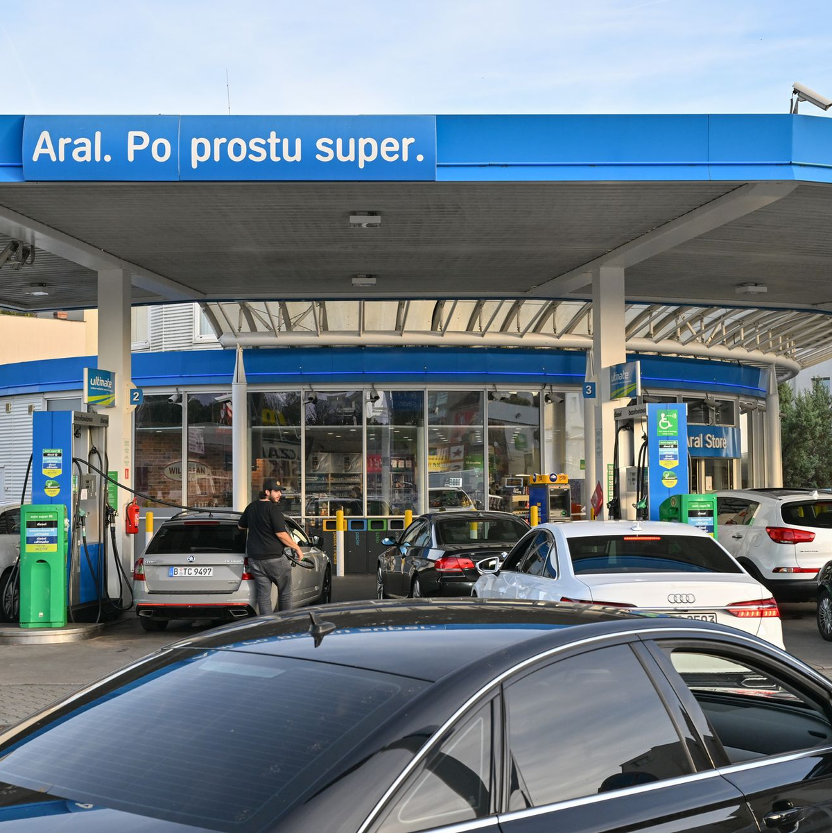 Eine polnische Tankstelle. In der Regel ist der Sprit dort deutlich billiger. (Archivbild) - Foto: Patrick Pleul/dpa