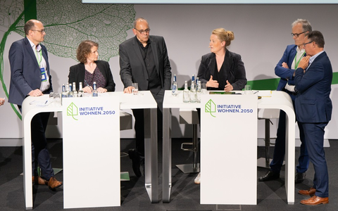 Mit Maß und Mitte aktuellen Herausforderungen stellen / 5. Fachkongress der Initiative Wohnen.2050: Netzwerktreffen der Wohnungswirtschaft - Foto: presseportal.de Mit Maß und Mitte aktuellen Herausforderungen stellen / 5. Fachkongress der Initiative Wohnen.2050: Netzwerktreffen der Wohnungswirtschaft - Foto: presseportal.de
