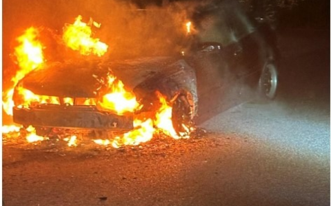 POL-WHV: Nächtlicher Fahrzeugbrand in der Kiebitzstraße - Ursache unklar - Foto: presseportal.de