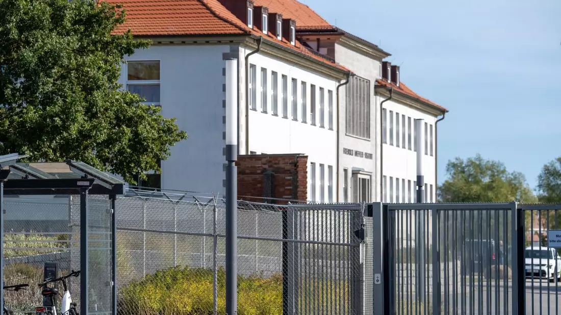 Das Friedrich-Loeffler-Institut - Bundesforschungsinstitut für Tiergesundheit auf der Insel Riems- befasst sich unter anderem mit der Ausbreitung von Stechmückenarten in Deutschland.  - Bild: Stefan Sauer/dpa