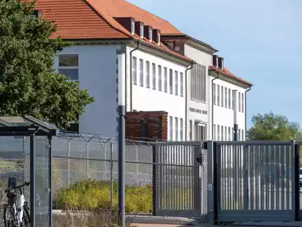 Das Friedrich-Loeffler-Institut - Bundesforschungsinstitut für Tiergesundheit auf der Insel Riems- befasst sich unter anderem mit der Ausbreitung von Stechmückenarten in Deutschland.  - Foto: Stefan Sauer/dpa
