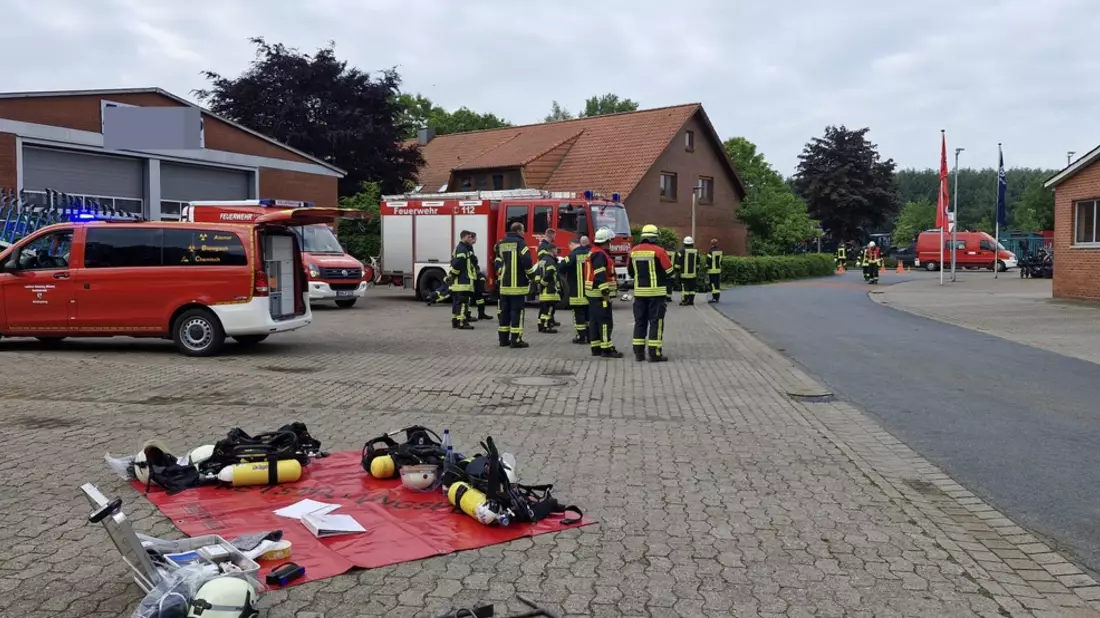 FW-ROW: Unklarer Gasgeruch in Kuhstedt - ABC-Erkunder im Einsatz - Bild: presseportal.de