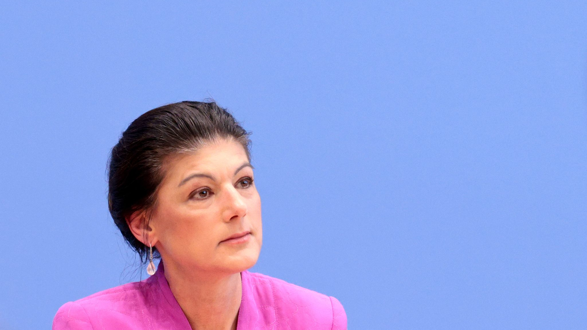 Das BSW war bereits im März mit Eilanträgen in Karlsruhe gescheitert. (Archivbild) - Foto: Carsten Koall/dpa