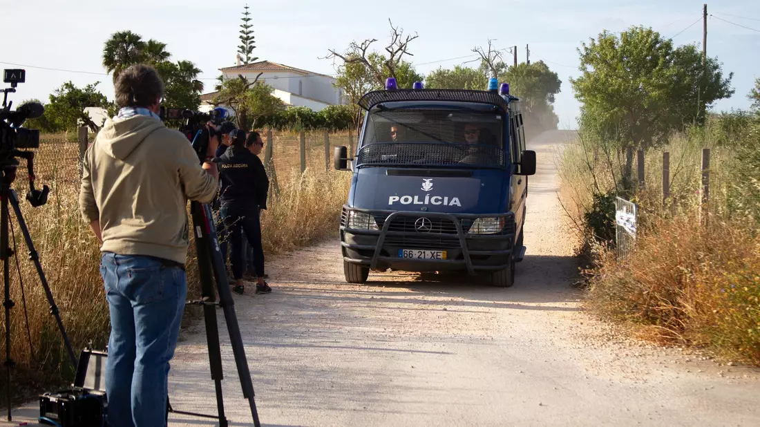 Für die erneute Suche nach dem vor gut 18 Jahren in Portugal verschwundenen britischen Mädchen Madeleine McCann sind insgesamt fünf Tage vorgesehen. - Bild: Joao Matos/AP/dpa