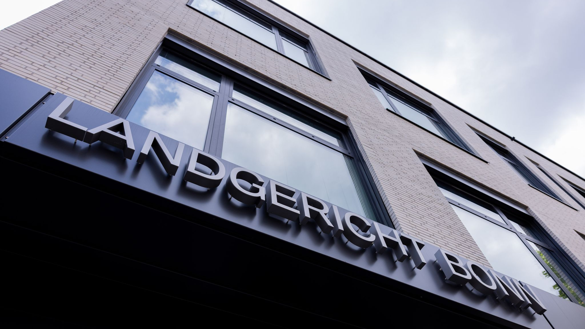 Bei Cum-Ex verschoben Finanzakteure Aktien mit («cum») und ohne («ex») Dividendenanspruch hin und her, um gar nicht gezahlte Steuern erstattet zu bekommen. - Foto: Rolf Vennenbernd/dpa