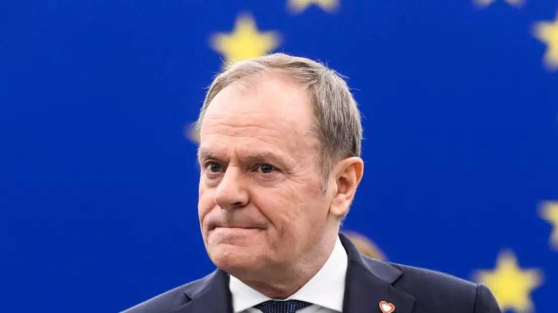 Polens Regierungschef Donald Tusk ist nach der Niederlage seines Kandidaten bei der Präsidentenwahl unter Druck. (Archivbild) - Bild: Pascal Bastien/AP/dpa