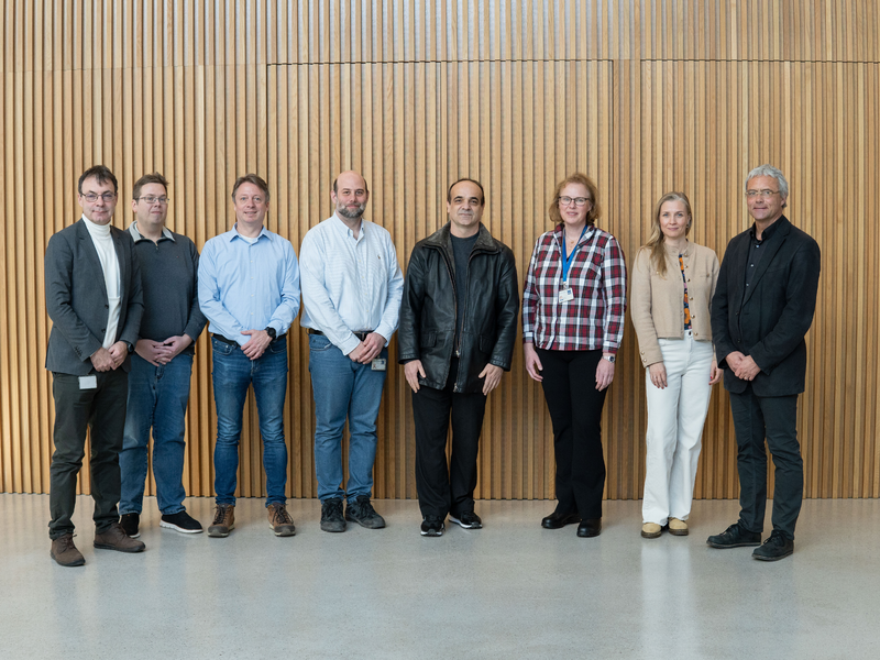 Gruppenfoto mit Fulbright-Professor - Foto: Florian Stix über pressetext.de