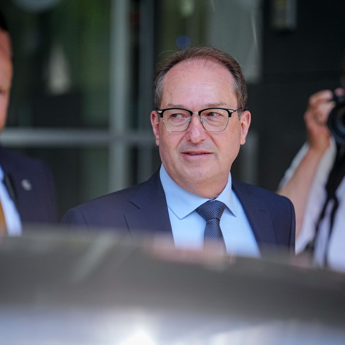 Bundesinnenminister Alexander Dobrindt (CSU) beantwortete bei der Vorstellung eines Lagebilds zur Cyberkriminalität auch Fragen zu den Grenzkontrollen. - Foto: Kay Nietfeld/dpa