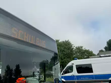 POL-PDNW: Schulbuskontrolle der Zentralen Verkehrsdienste - mehr als 50 Prozent der Fahrzeuge beanstandet - Foto: presseportal.de
