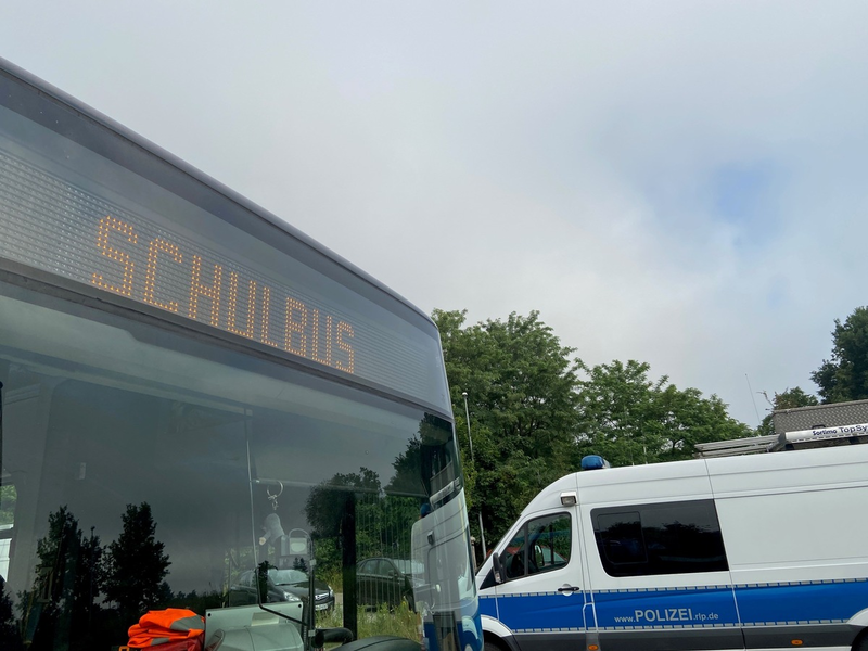 POL-PDNW: Schulbuskontrolle der Zentralen Verkehrsdienste - mehr als 50 Prozent der Fahrzeuge beanstandet - Foto: presseportal.de