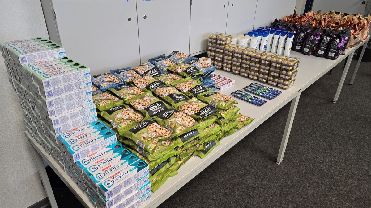 POL-COE: Dülmen/ Von Zahnpasta bis Kaffee: Elf Säcke voll mit Ware in einem Auto - Foto: presseportal.de