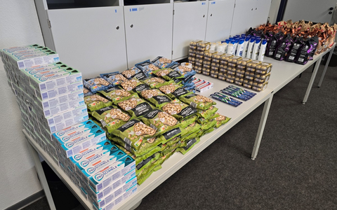 POL-COE: Dülmen/ Von Zahnpasta bis Kaffee: Elf Säcke voll mit Ware in einem Auto - Foto: presseportal.de POL-COE: Dülmen/ Von Zahnpasta bis Kaffee: Elf Säcke voll mit Ware in einem Auto - Foto: presseportal.de