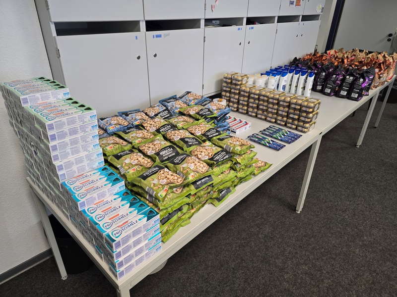 POL-COE: Dülmen/ Von Zahnpasta bis Kaffee: Elf Säcke voll mit Ware in einem Auto - Foto: presseportal.de