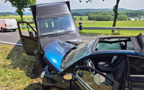 FW VG Westerburg: Verkehrsunfall im Kreuzungsbereich bei Gershasen forderte drei Verletzte - Foto: presseportal.de