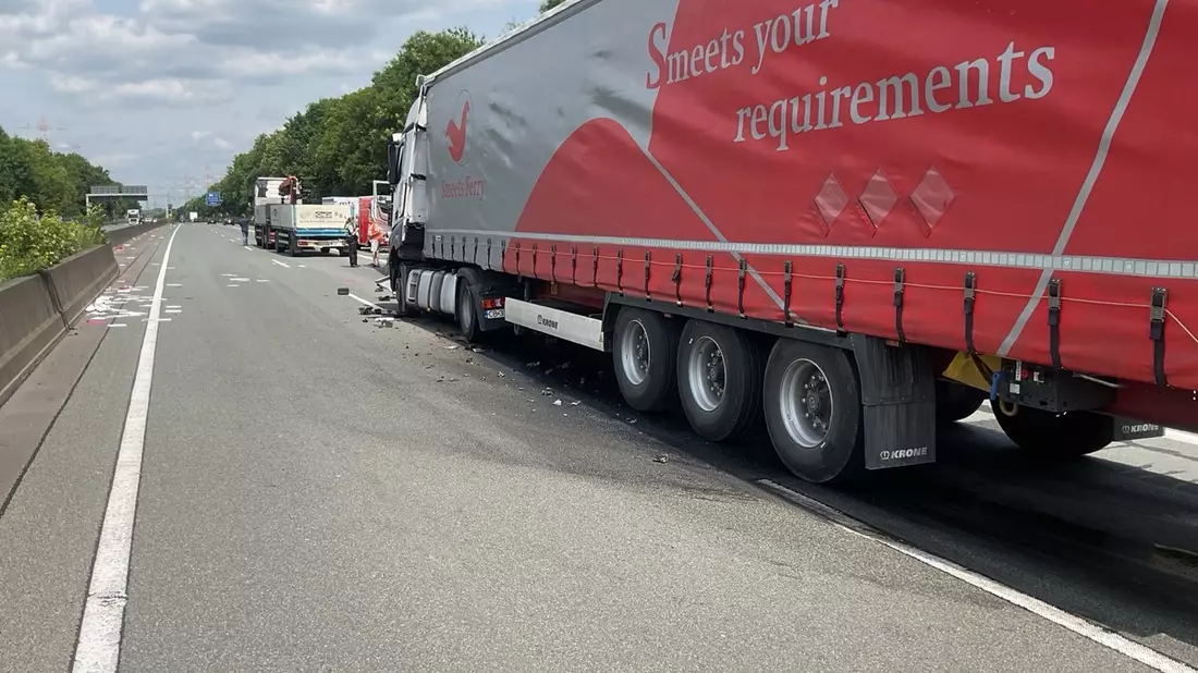 FW-DO: Verkehrsunfall zwischen drei LKW auf der A45 Fahrtrichtung Oberhausen - Bild: presseportal.de