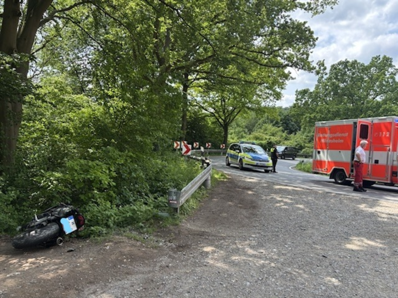 POL-HI: Verkehrsunfall mit alleinbeteiligter Motorradfahrerin - Foto: presseportal.de