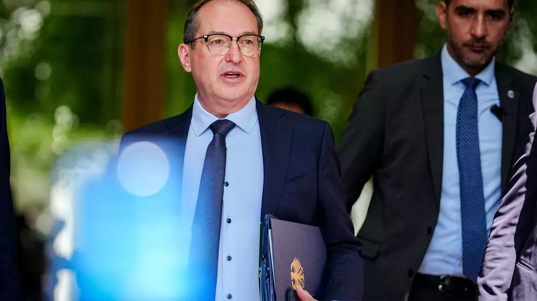 Polizisten können nicht belangt werden, argumentiert Innenminister Dobrindt. (Archivbild) - Bild: Kay Nietfeld/dpa