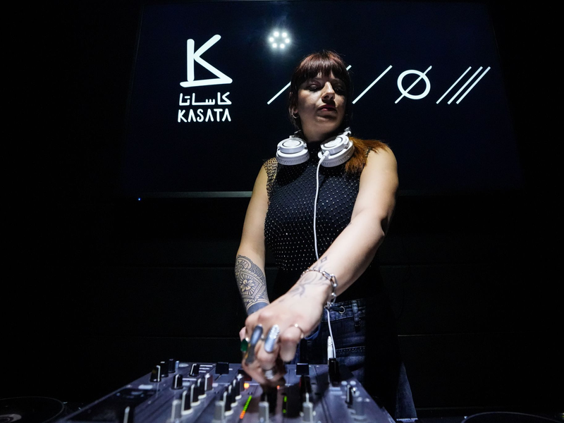 Die in Berlin lebende DJ Nuria legt in Damaskus auf. - Foto: Moawia Atrash/dpa